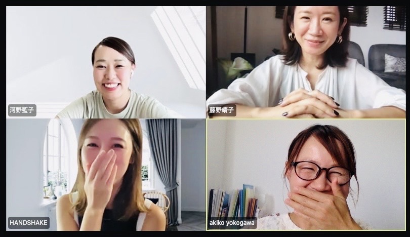 オンラインで笑顔で話す個別相談の様子